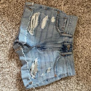 size 00 Aeropostale shorts. worn a few times but in excellent condition!